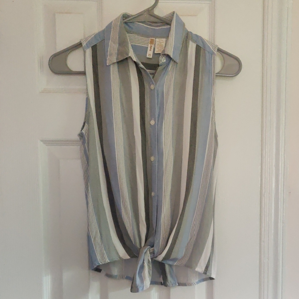 Japna Gray and White Sleeveless Button Down Polo Top